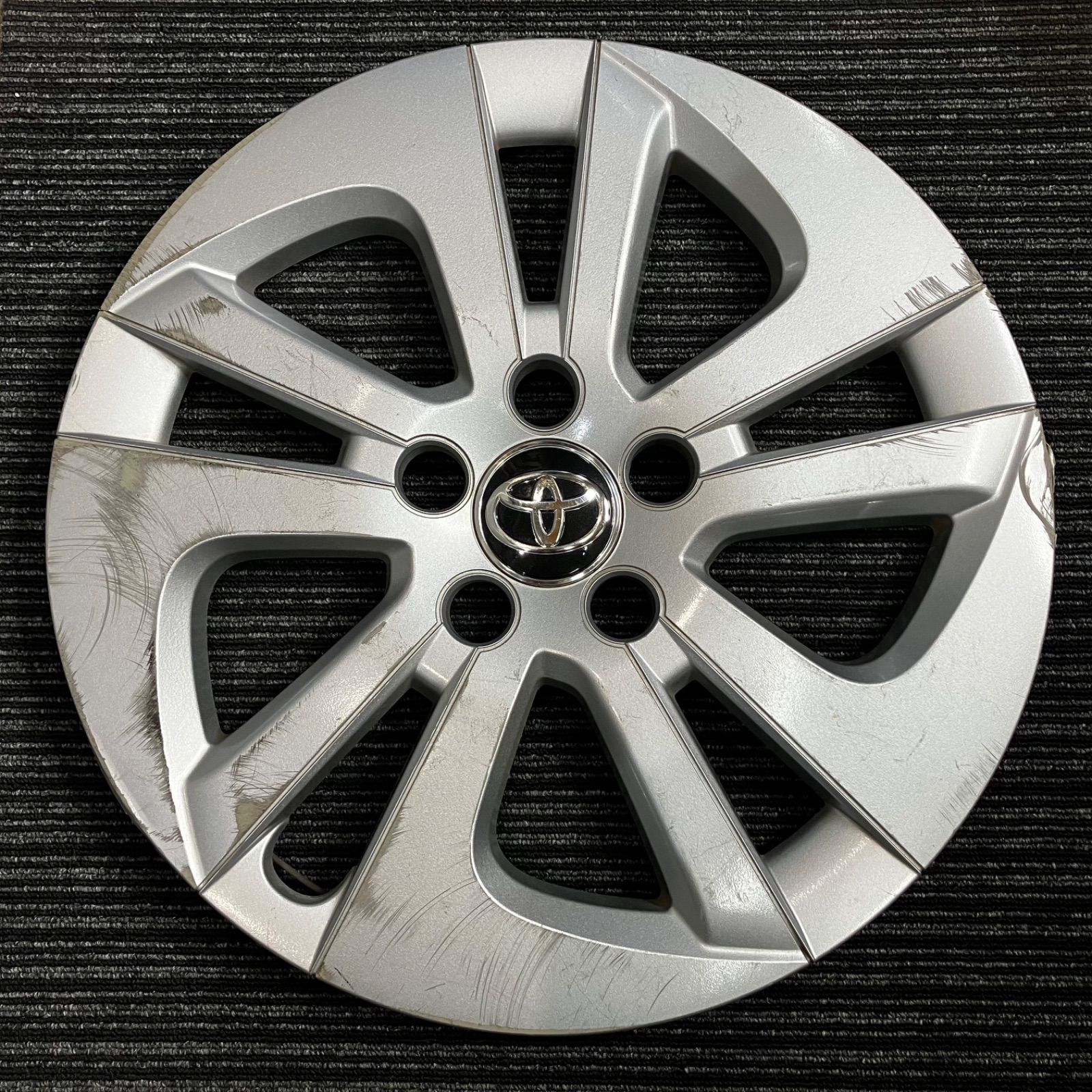 手洗い洗浄済み】トヨタ プリウス 50 前期 ZVW50 純正 15インチ