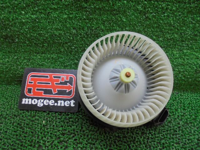 9FE1565 FF3 トヨタ ウィッシュ ZGE20G 前期型 1.8X ヒーター