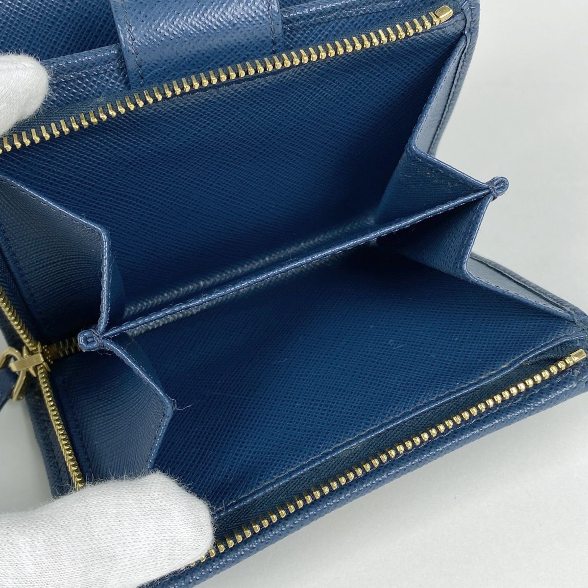 PRADA 二つ折り レザー財布 ブルー 水色 【公式通販】