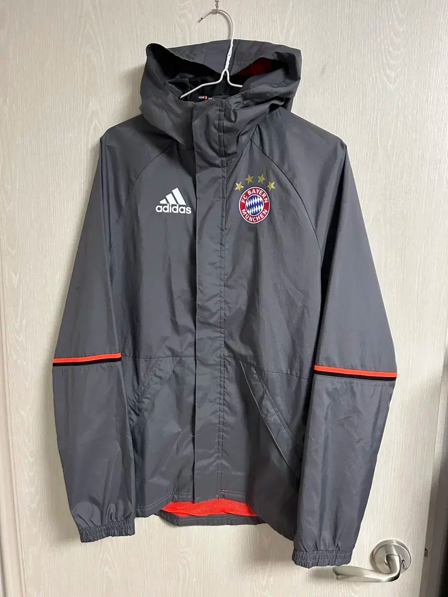 adidas バイエルン・ミュンヘン ウインドブレーカー adidas(アディダス) バイエルン・ミュンヘン ウインドブレーカー