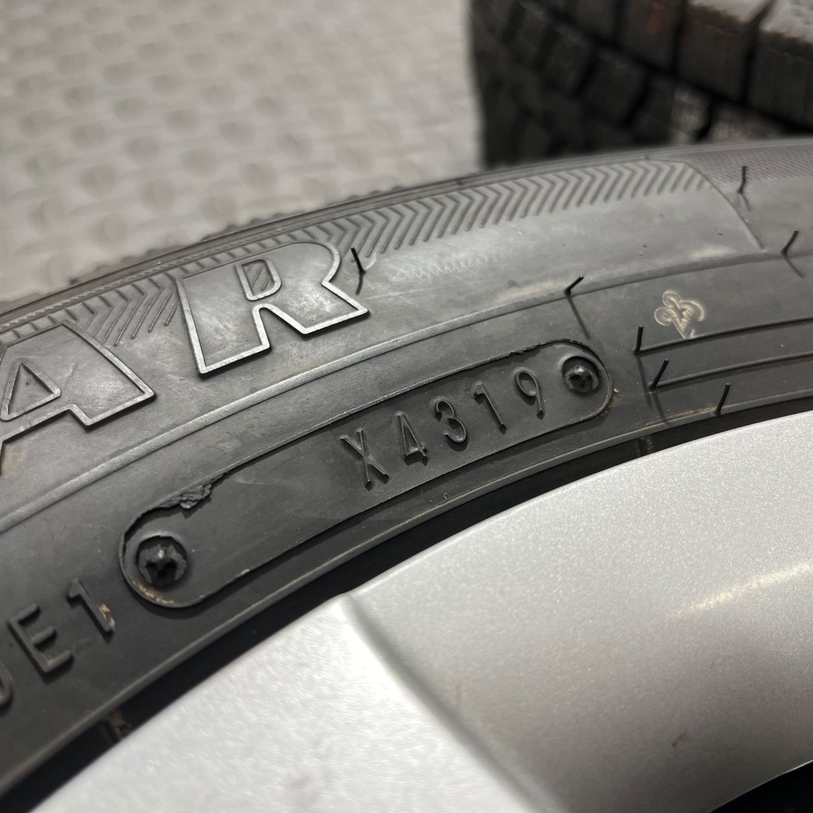 スタッドレスタイヤ