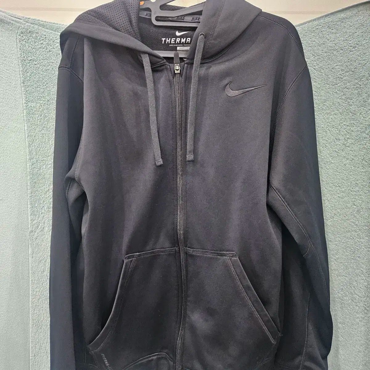 Nike(ナイキ） フード付きジャージ