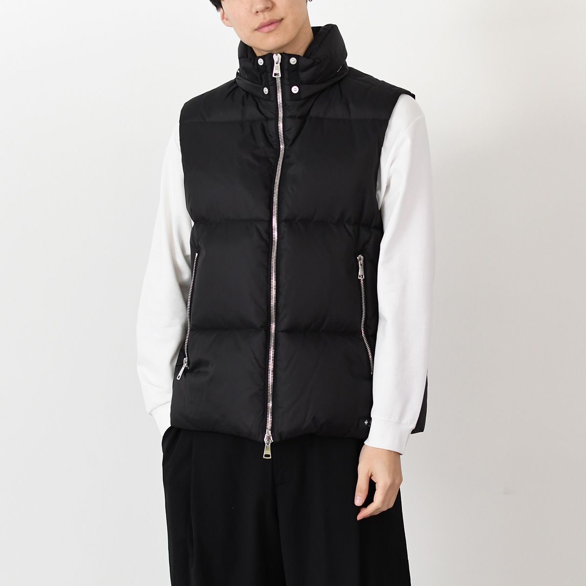 TATRAS ブラック メルコ ダウンベスト フード付き