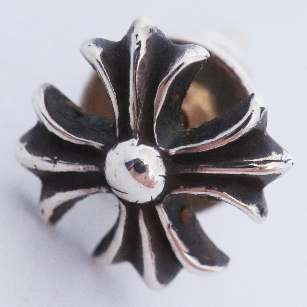 LONE ONESキスアンドフロー スタッド ウィズ ハート ロック イヤリング