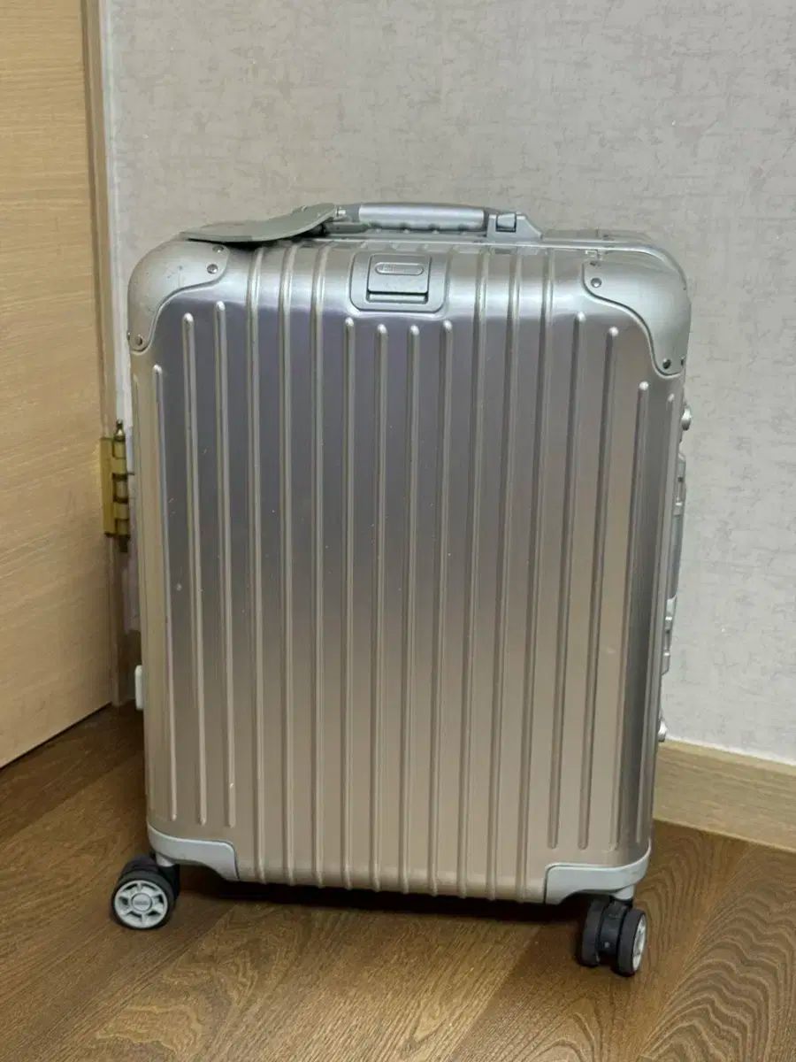 RIMOWA リモワ Rimowa トパーズ 53 機内持ち込みサイズ キャリーケース スーツケース