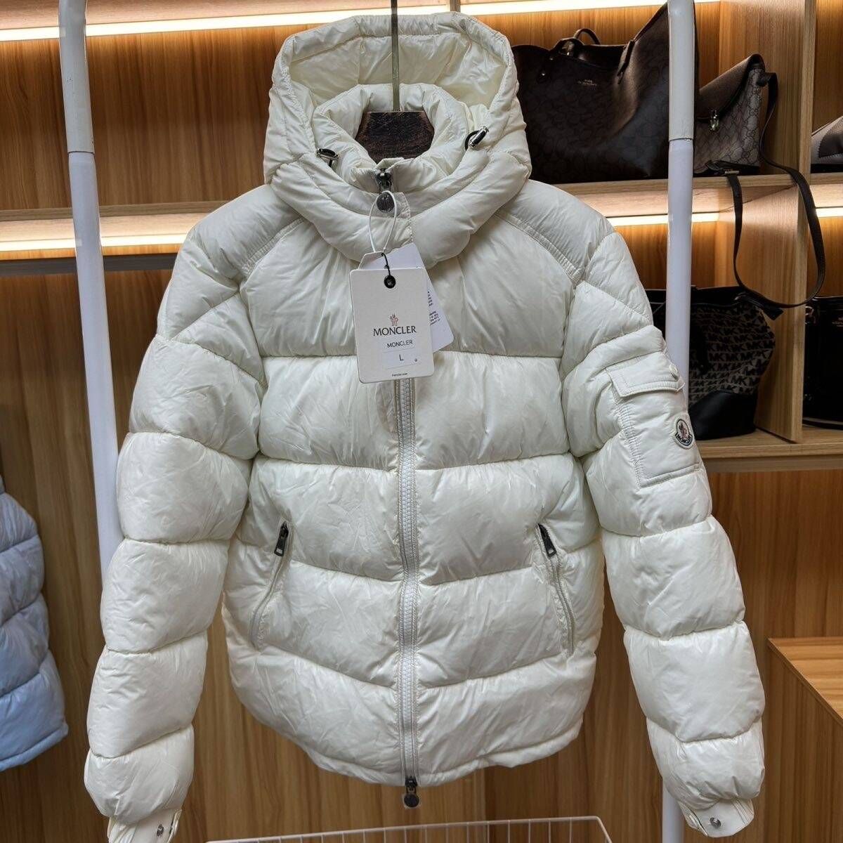 新品未使用】 MONCLER モンクレール 白 ダウンジャケット 男女兼用 - メルカリ