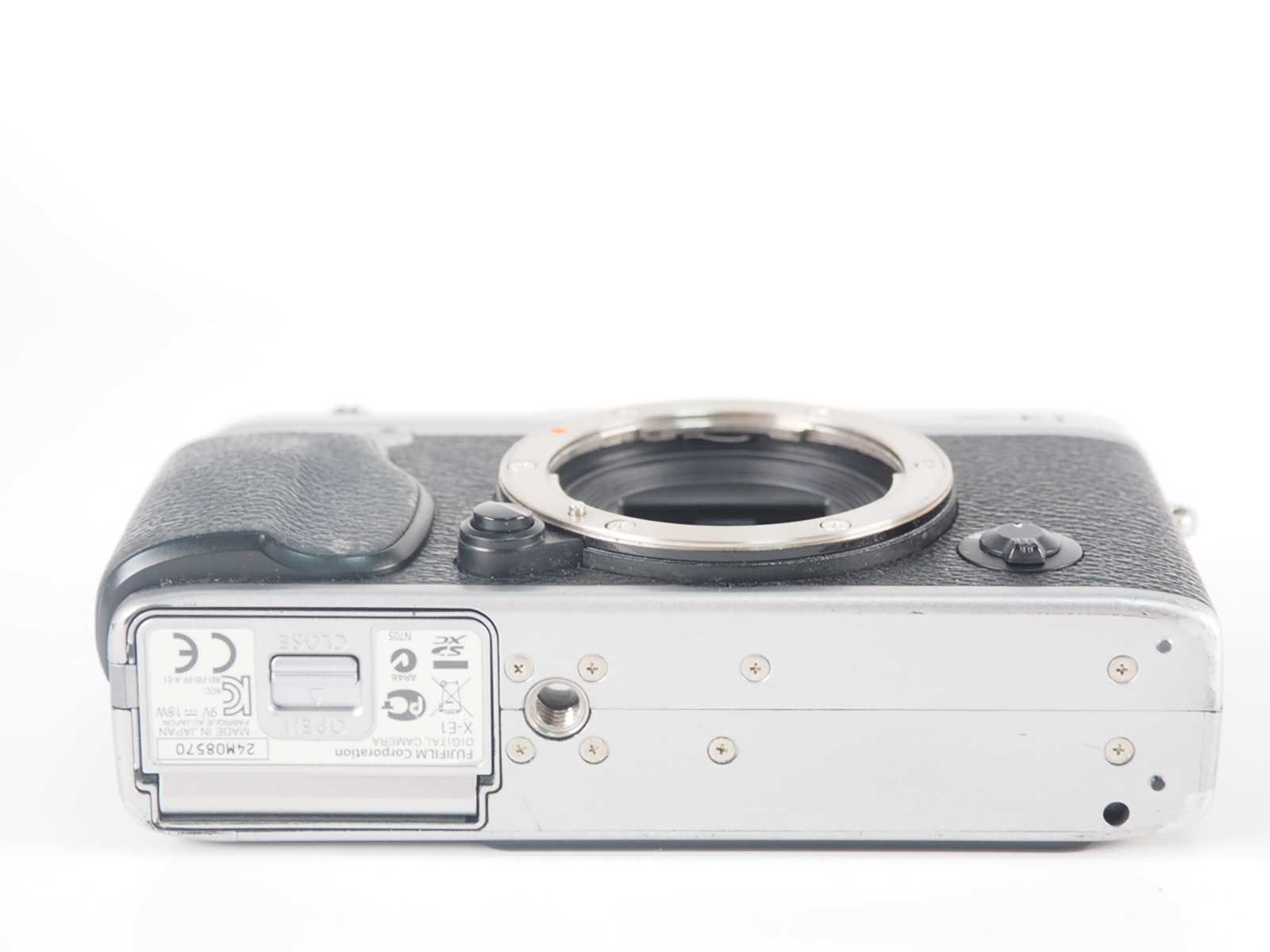  富士フィルム Fujifilm Fuji X Series E 1 16 3 MP Digital SLR Camera Body Silver Z 5490 A ミラーレス一眼 デジタルカメラ