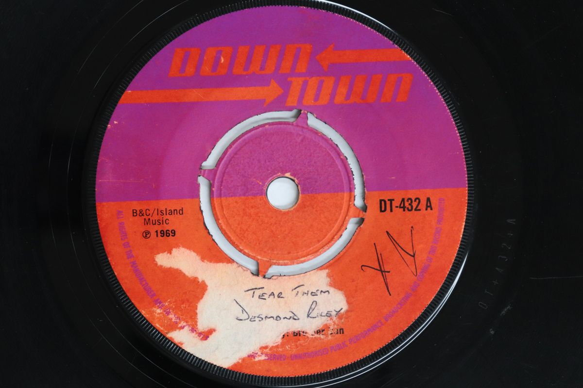 英7” Desmond Riley | The Rudies Tear Them | Chacka Grind DT432 DOWNTOWN |00080