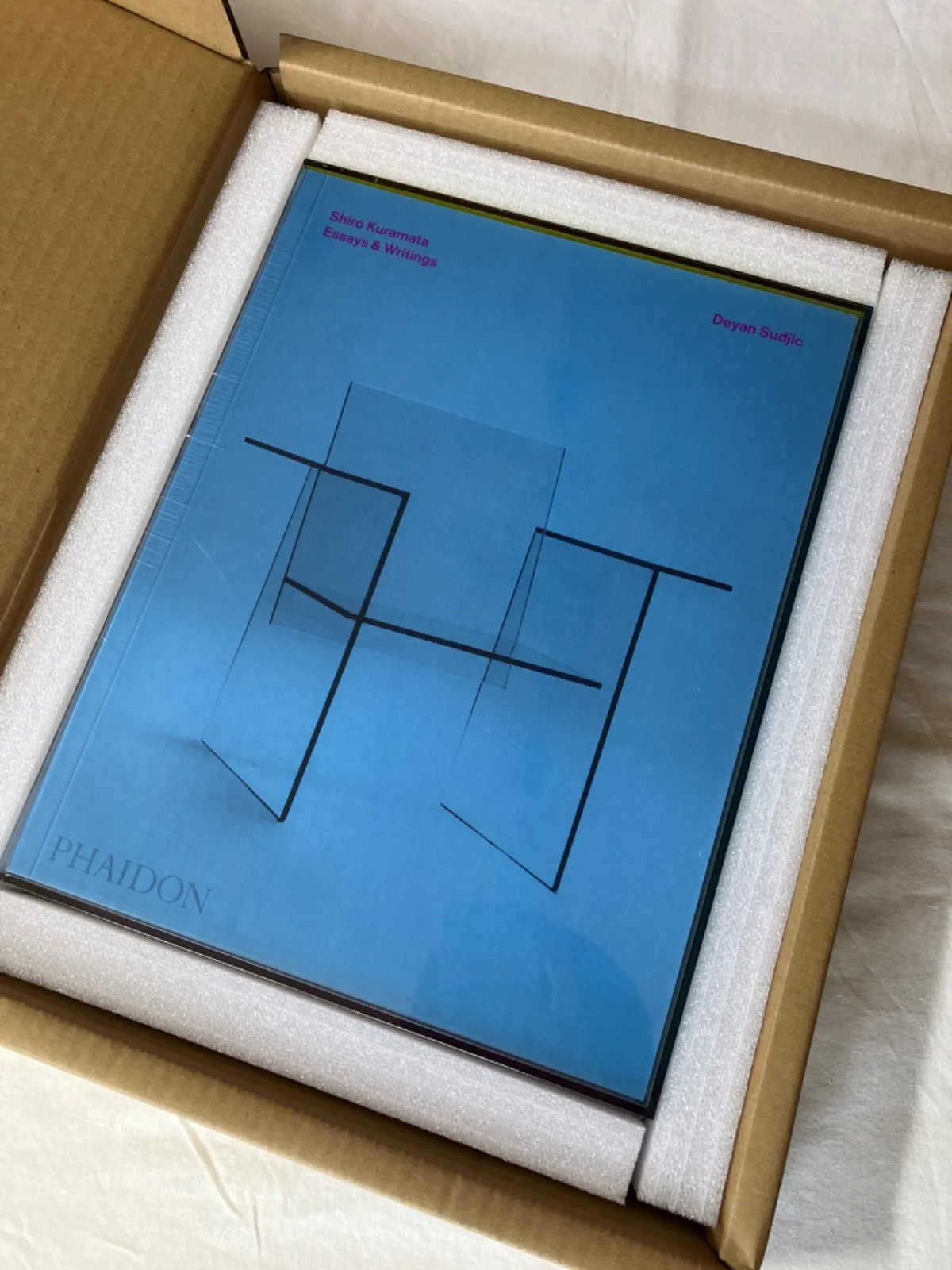 ◉ ポストモダン 額装 倉俣史郎 作品集 アクリルボックスに入った倉俣史朗の書籍「Shiro Kuramata」が再版され