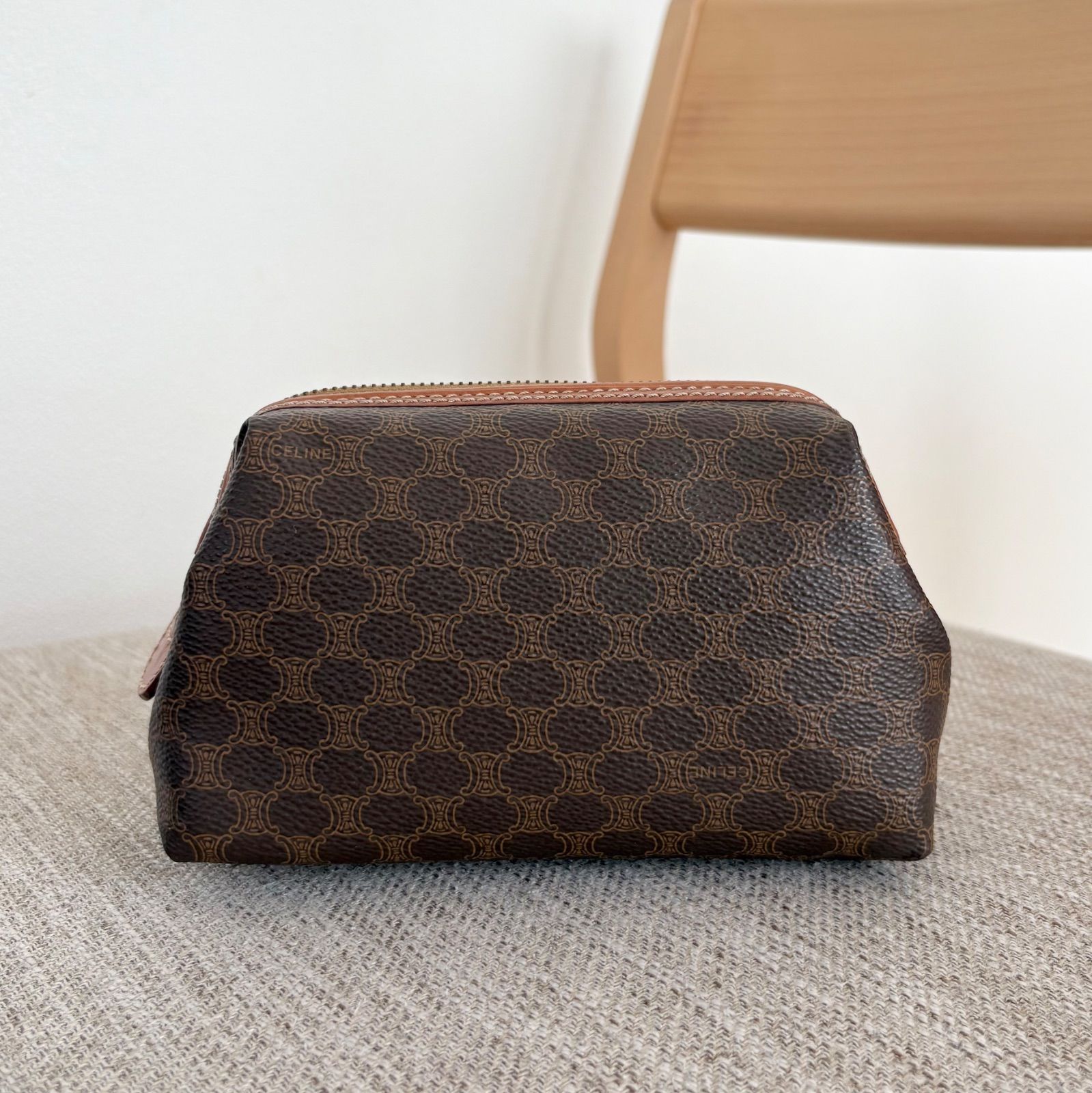 CELINE　セリーヌ　ポーチ　化粧品　小物　ブラウン　マカダム柄 CELINE - CELINE ポーチ コスメ マカダム柄 レザー ブラウンの