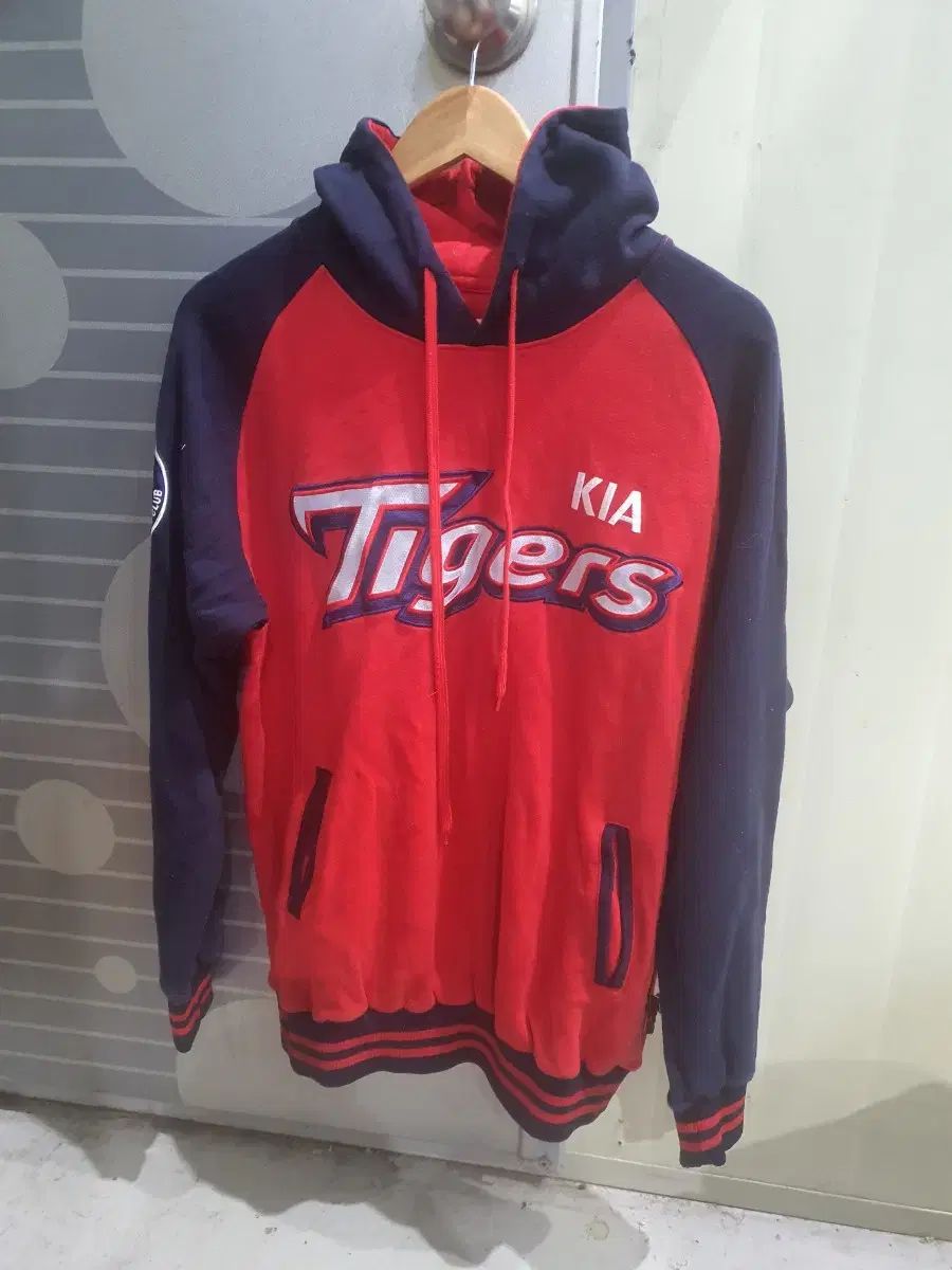 キア・タイガー フード付きTシャツ 105