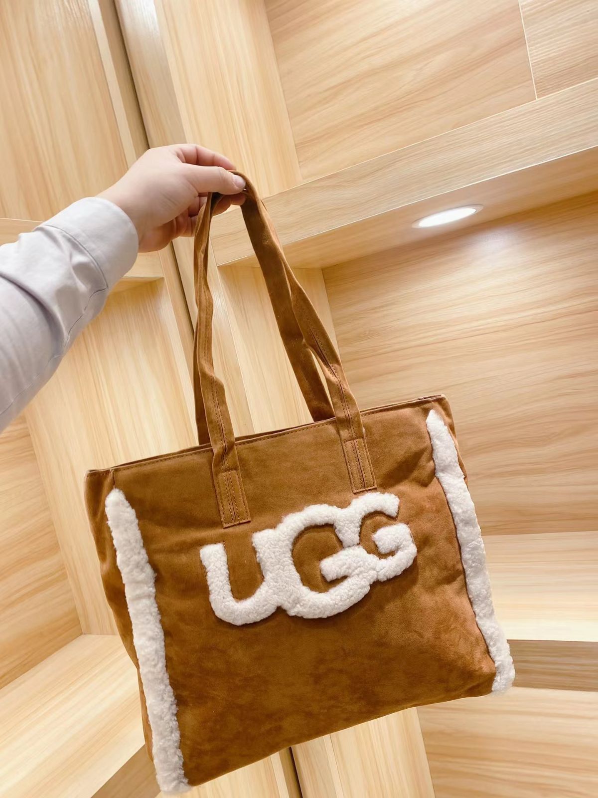 UGG トートバッグ - メルカリ