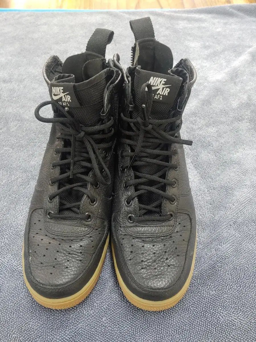 NIKE(ナイキ) 特殊 フィールド エアフォース 1 ミッドブラック 黒 （ 917753 ー 003 ） 260