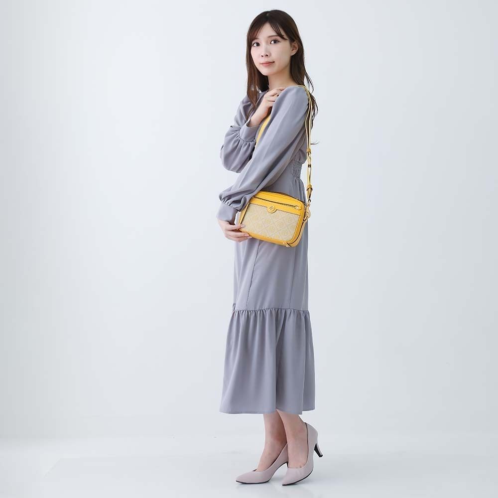 TORY BURCH 79356 703 GOLDFINCH Tモノグラム カメラバッグ 新品 TORY BURCH 79356 703 GOLDFINCH T Monogram Camera Bag Leather