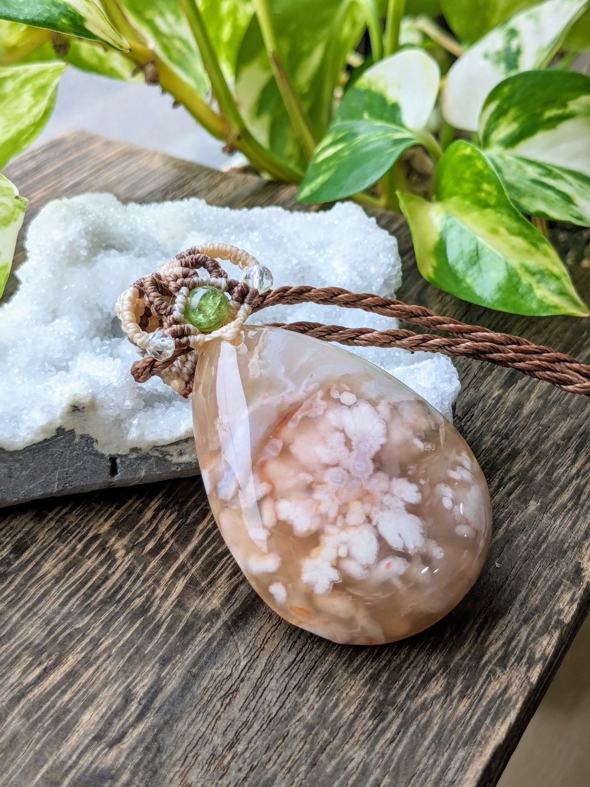 桜瑪瑙 マクラメ ネックレス 桜瑪瑙のマクラメ編みのペンダントトップ