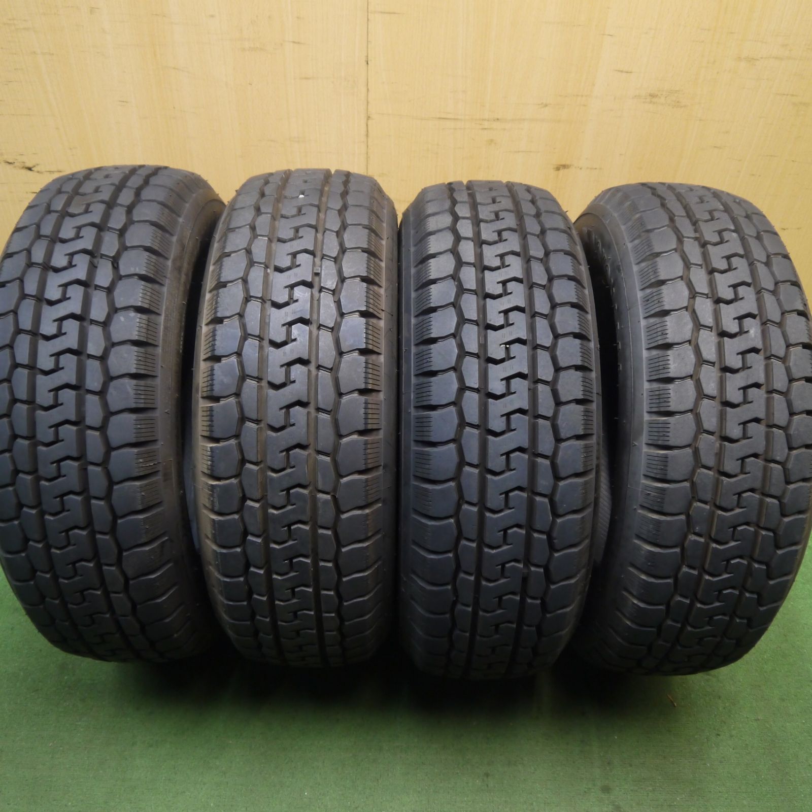 バリ溝 21年 9.5分以上 トラック タイヤ 215 65R15 110 108L ヨコハマ LT ラジアル TY285 ミックス オールシーズン 15インチ 5092904Hノタ