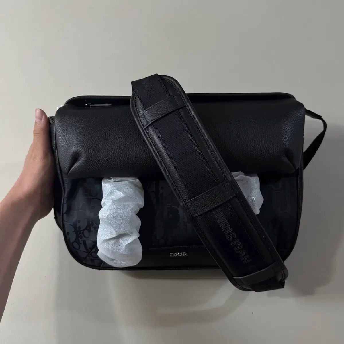 スタイリッシュ《Our Legacy》SLING BAG Washed Black Denim ourlegacy