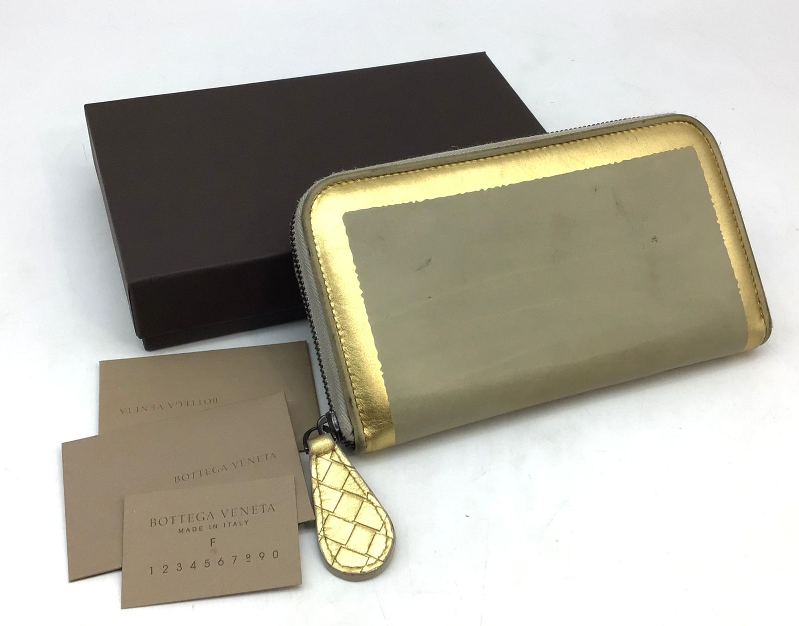 8241 ボッテガヴェネタ BOTTEGA VENETA レザー ラウンド