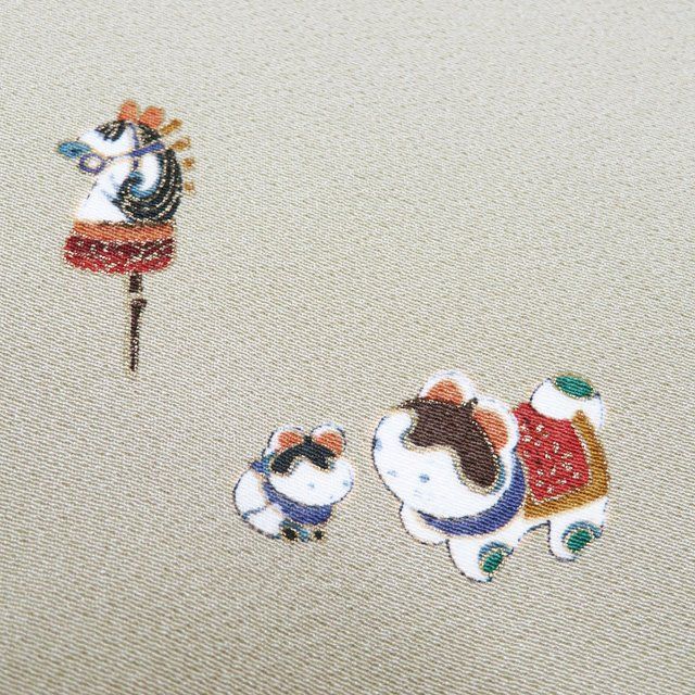 小紋 着物 ♥ リサイクル 正絹 袷 カジュアル 縁起物 犬張り子 棒馬 抹茶色 多色 身丈157.5cm 裄64.5cm M きもの北條 A1279-1