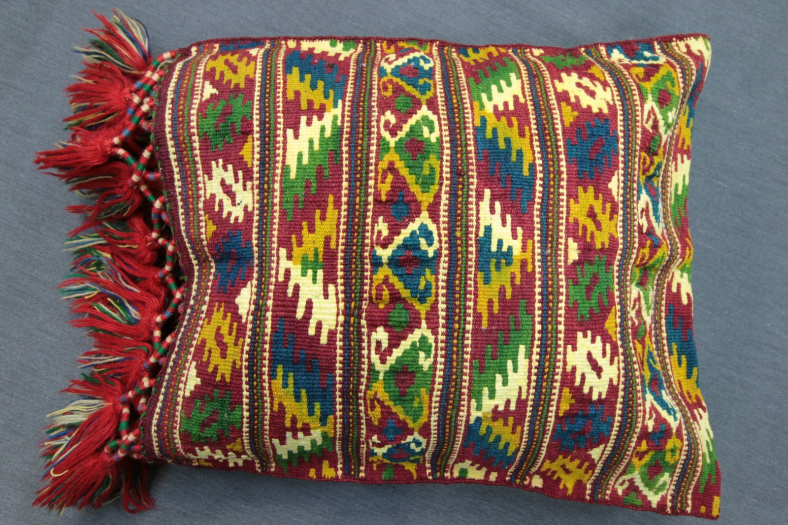 オールドキリムのクッションカバートライバルラグ手織り絨毯
