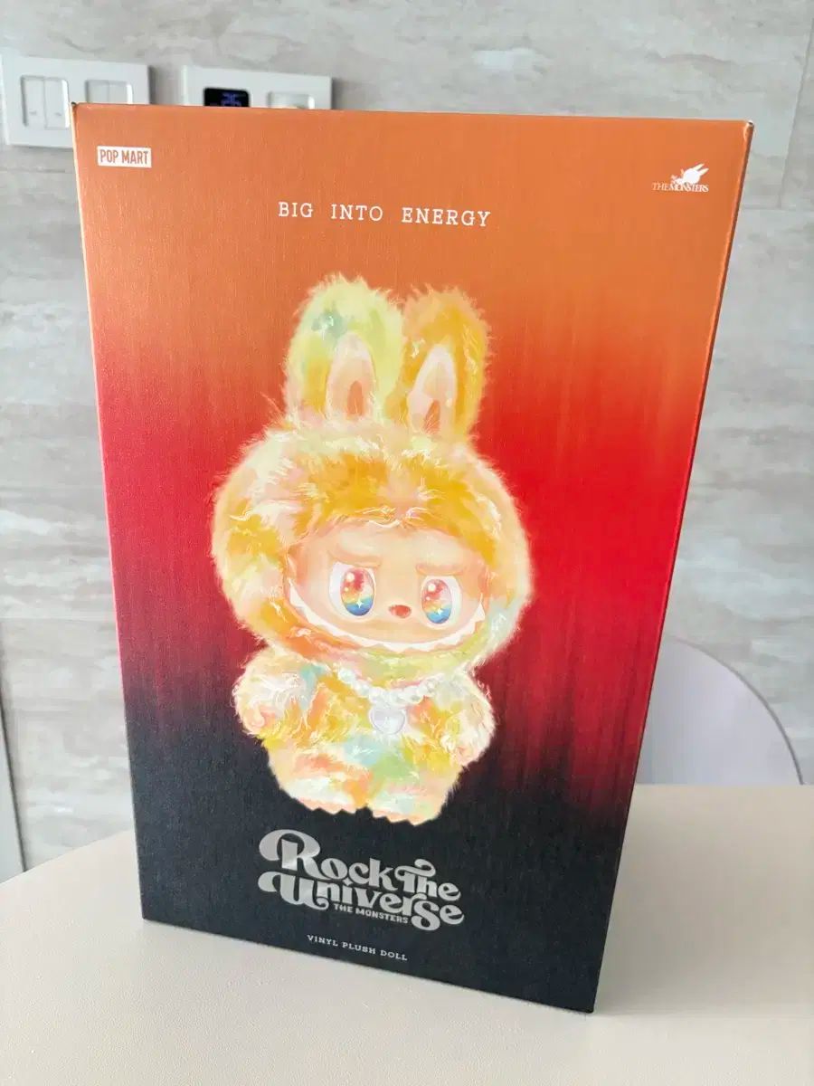 POP MART (ポップマート ) Labubu(ラブブ） ロック・ザ
