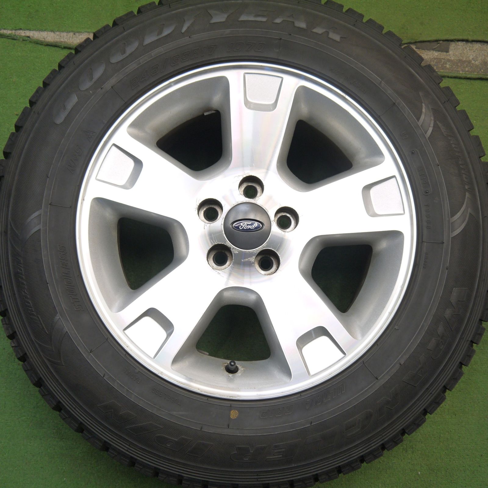 タイヤ ほぼ新品 Ford ホイールセット 245/65R17 エクスプローラー