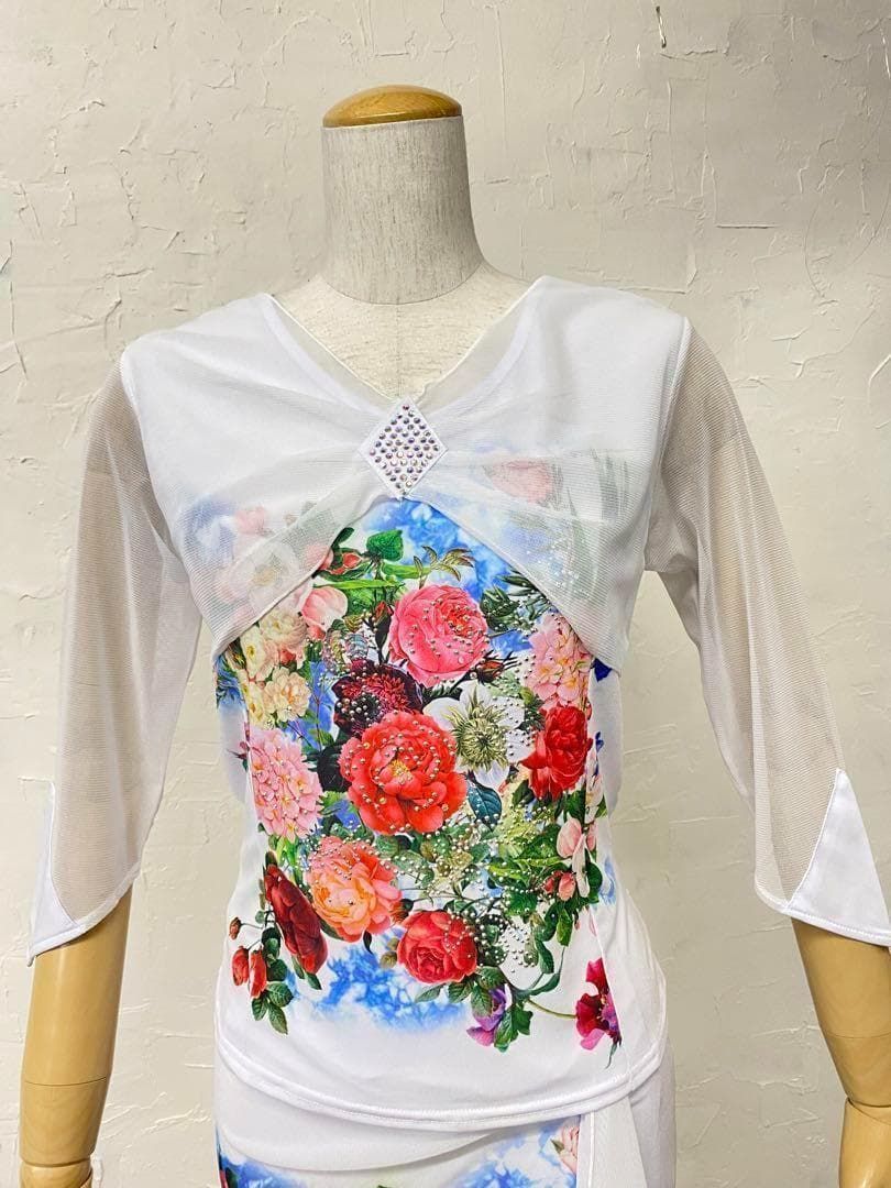 カラフル】新品 花柄 白 フラワープリント 社交ダンスツーピース d008