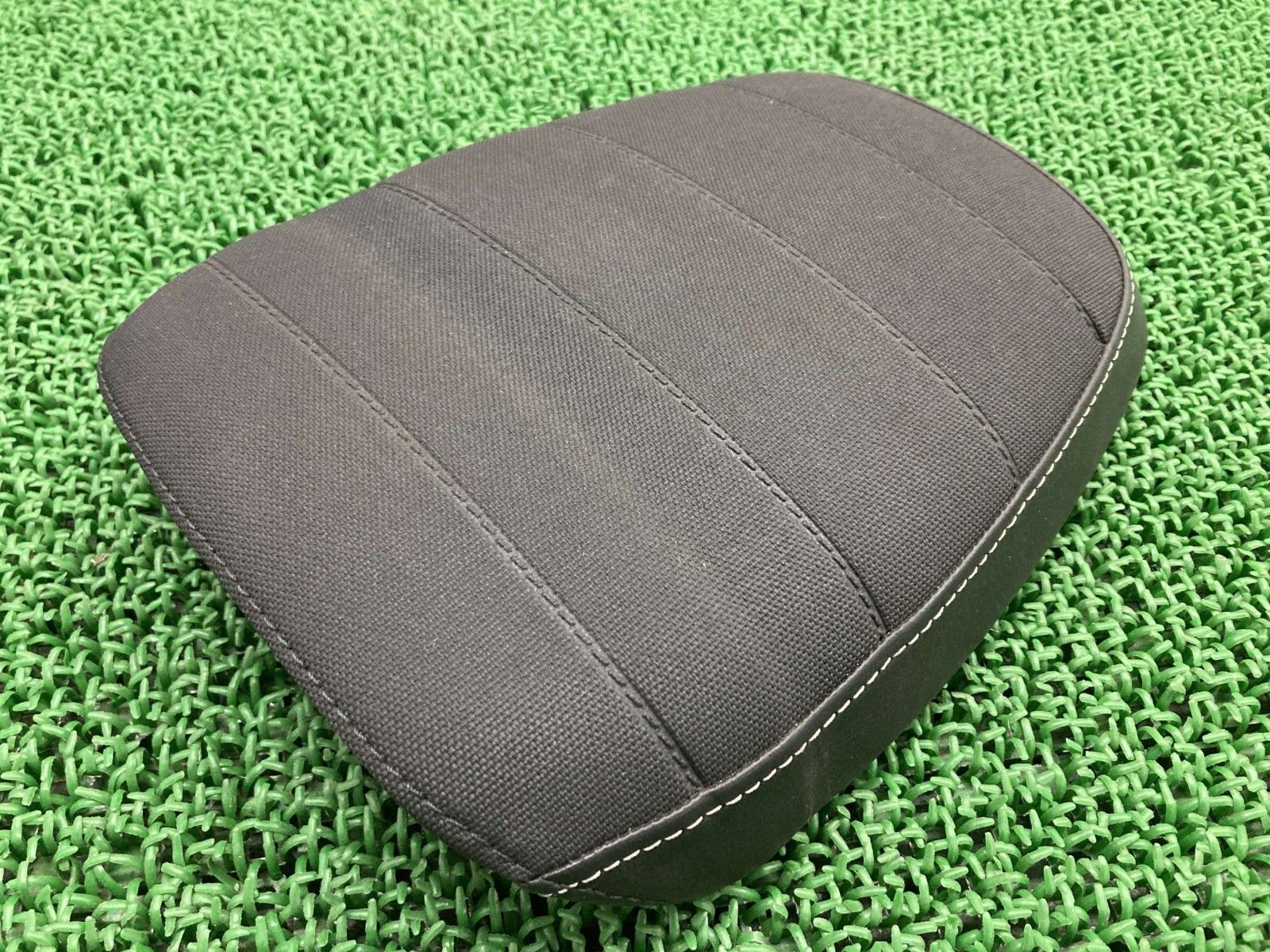 ストリートスクランブラー タンデムシート 2308479 トライアンフ TRIUMPH 純正 トライアンフ ピリオンシート リアシート aV