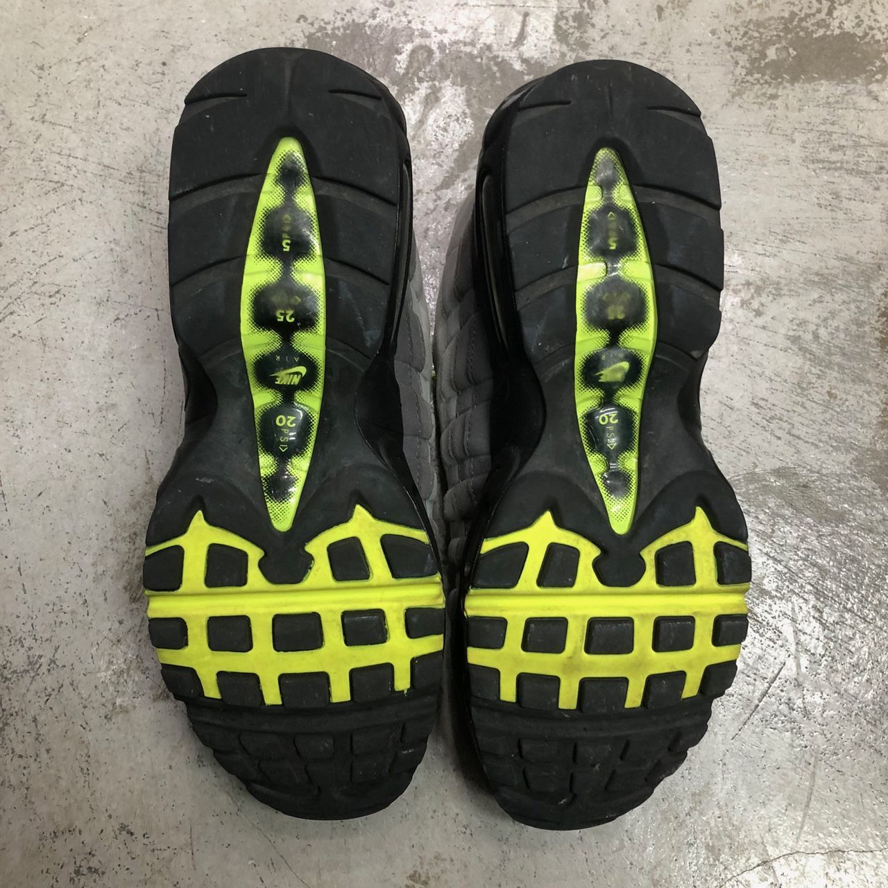 AIR MAX 95 OG イエローグラデ 28cm ナイキ Amazon | [ナイキ] エアマックス 95 OG AIR MAX 95 OG black