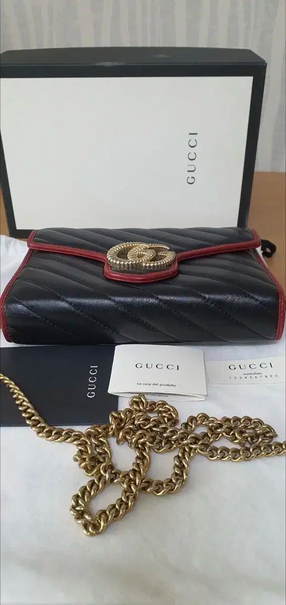 GUCCI(グッチ) マーモント マトラッセ クロスボディバッグ