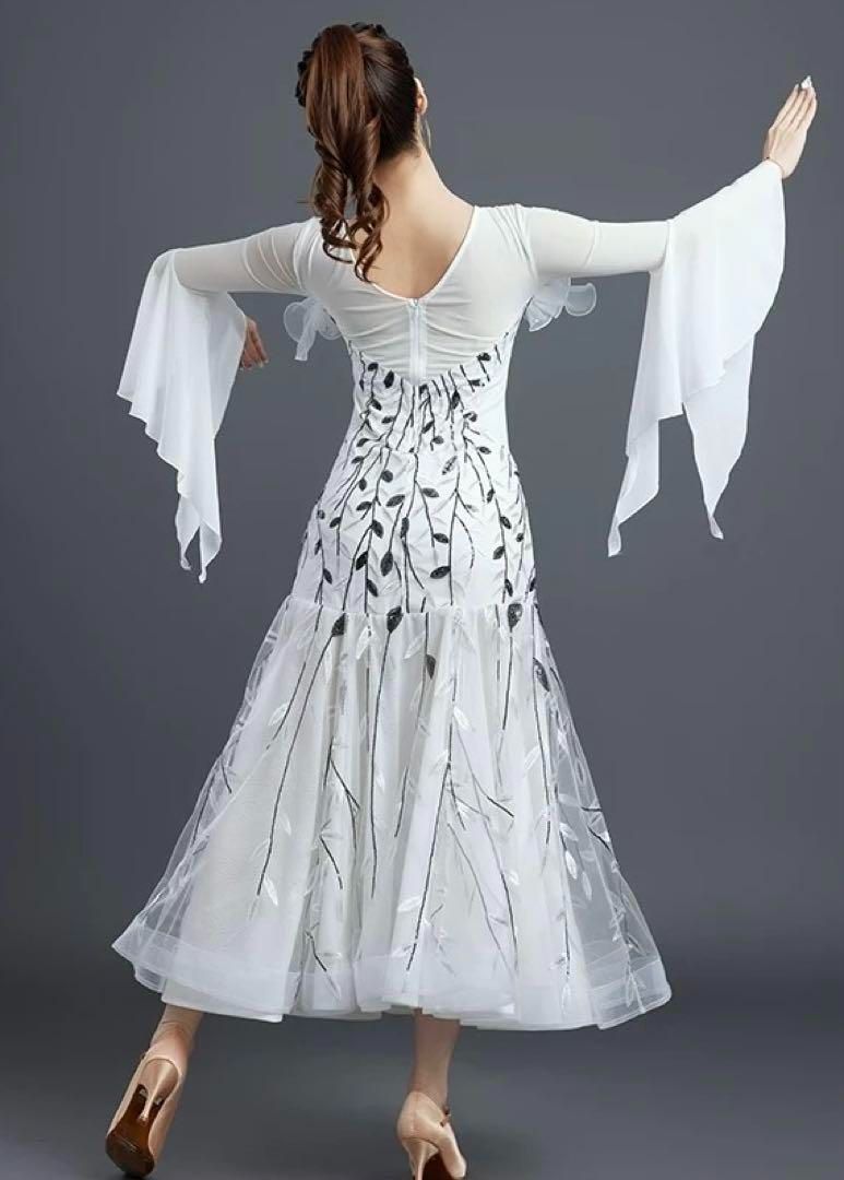 個性派スタンダードドレス♪ダンスパーティや発表会におすすめ