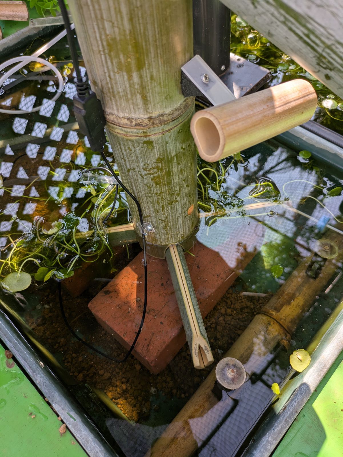 超大型70cm水車ソーラー式バッテリー併用 【楽天市場】ソーラーポンプ