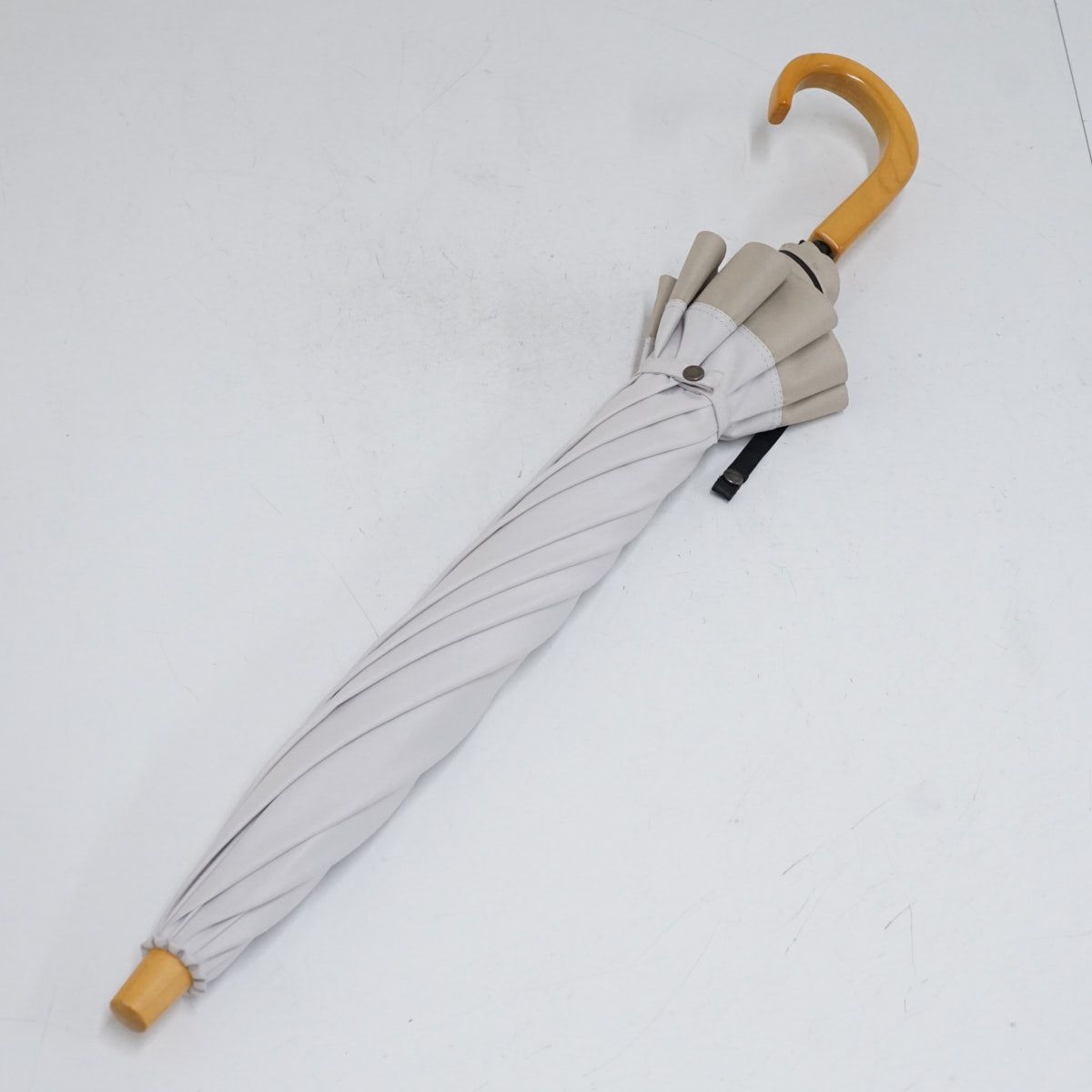 サンバリア100 完全遮光折日傘 USED品 2段折 コンビ ホワイト