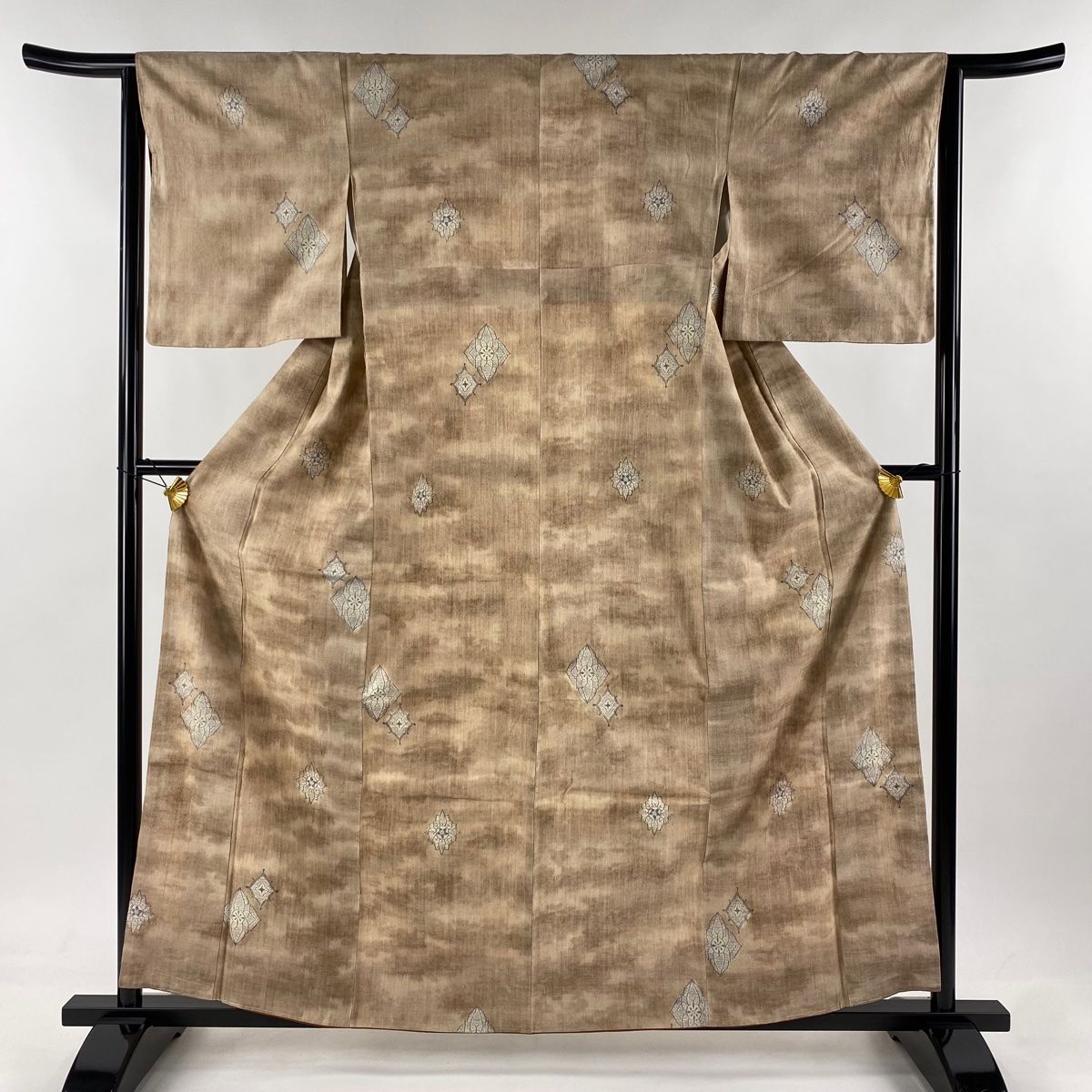 結城紬 身丈160.5cm 裄丈64cm M 袷 本場結城紬 奥順 やまと 証紙 華文 亀甲絣 薄茶色 正絹