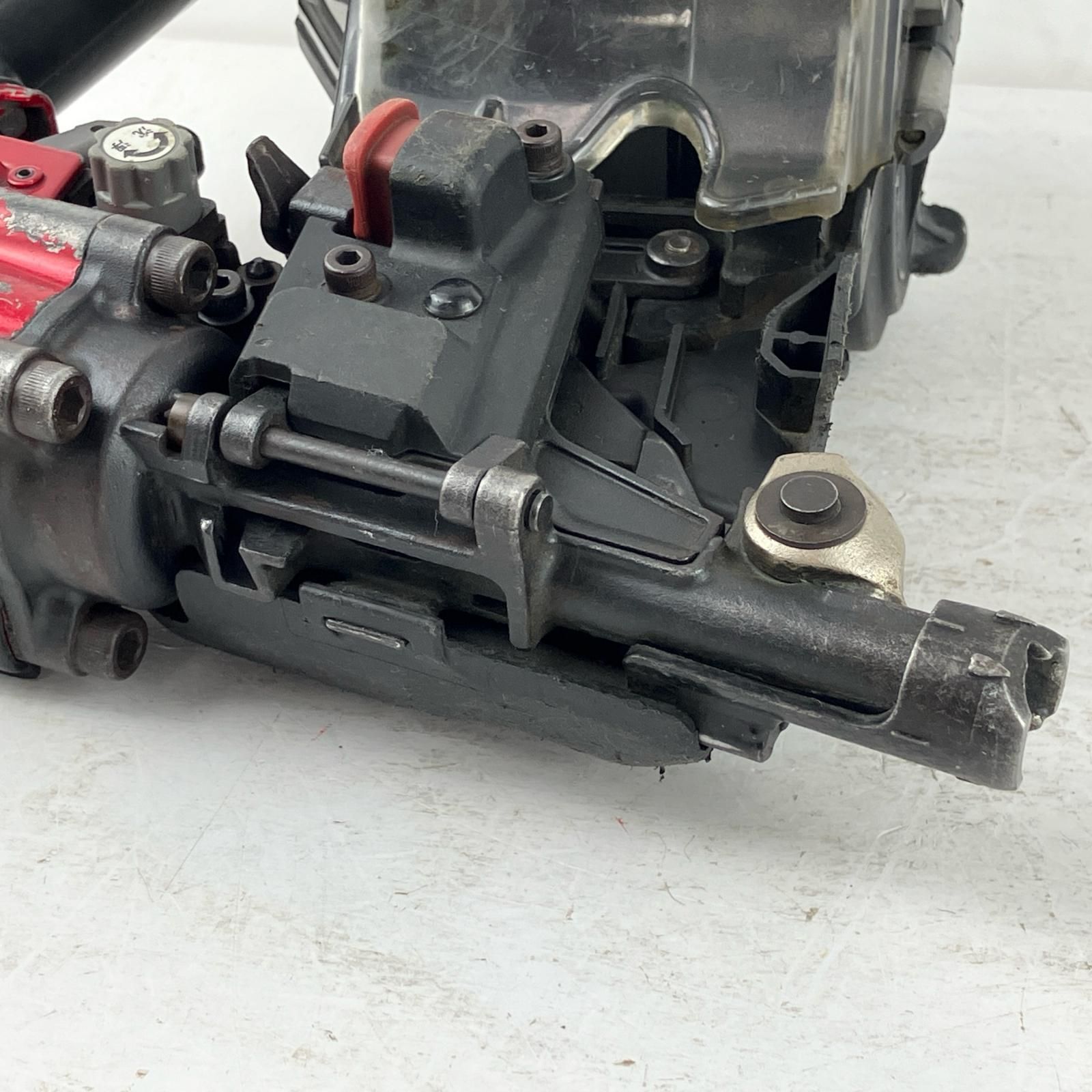 おしゃれアイテム ЗЗMAKITA マキタ 65mm 高圧 エア釘打ち機 ケース付 AN630H レッド