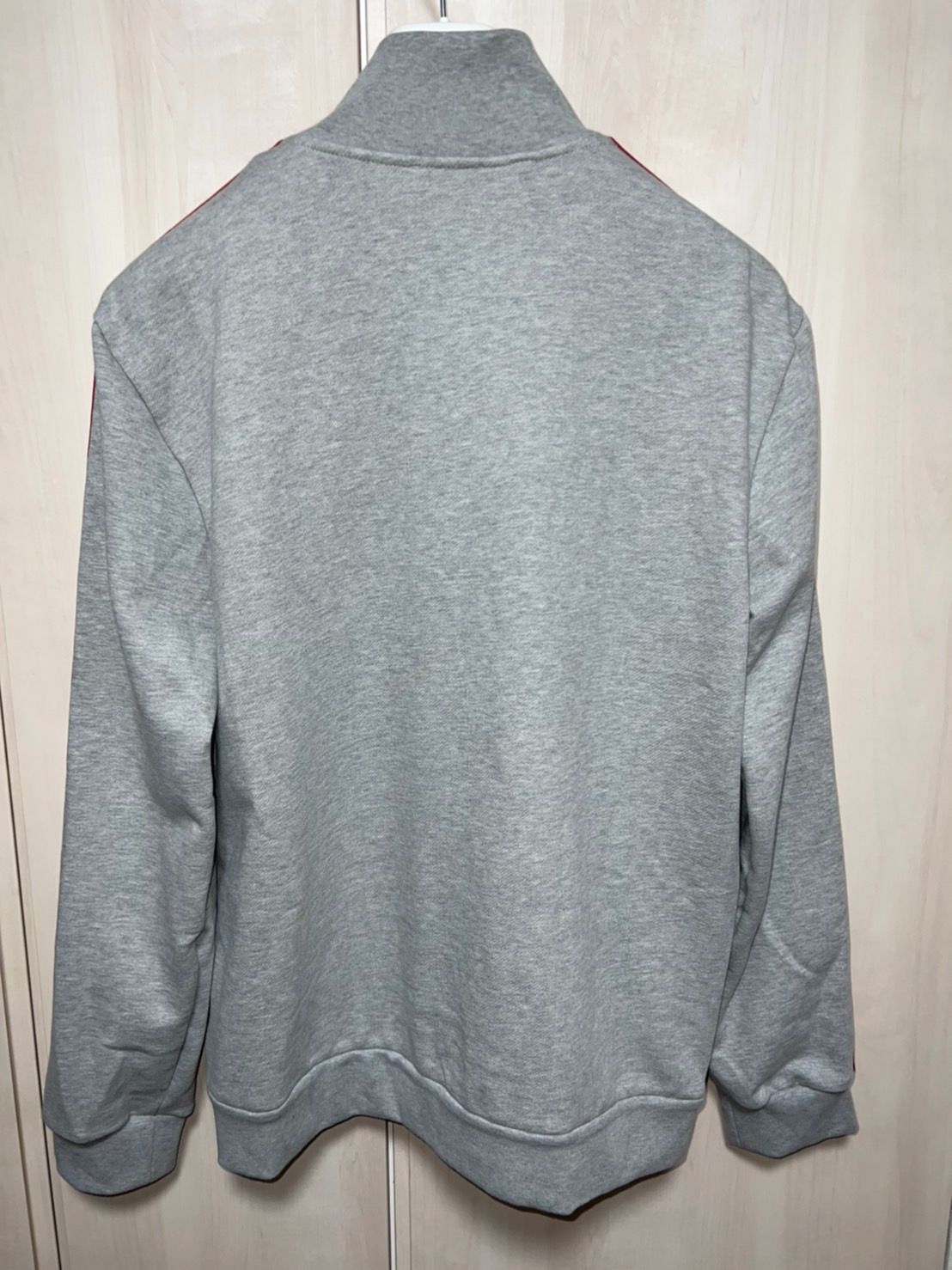 新品未使用タグ付☆MONCLER ストライプライン トラックジャージ S グレー ☆新品未使用タグ付き☆MONCLER ストライプライン トラック