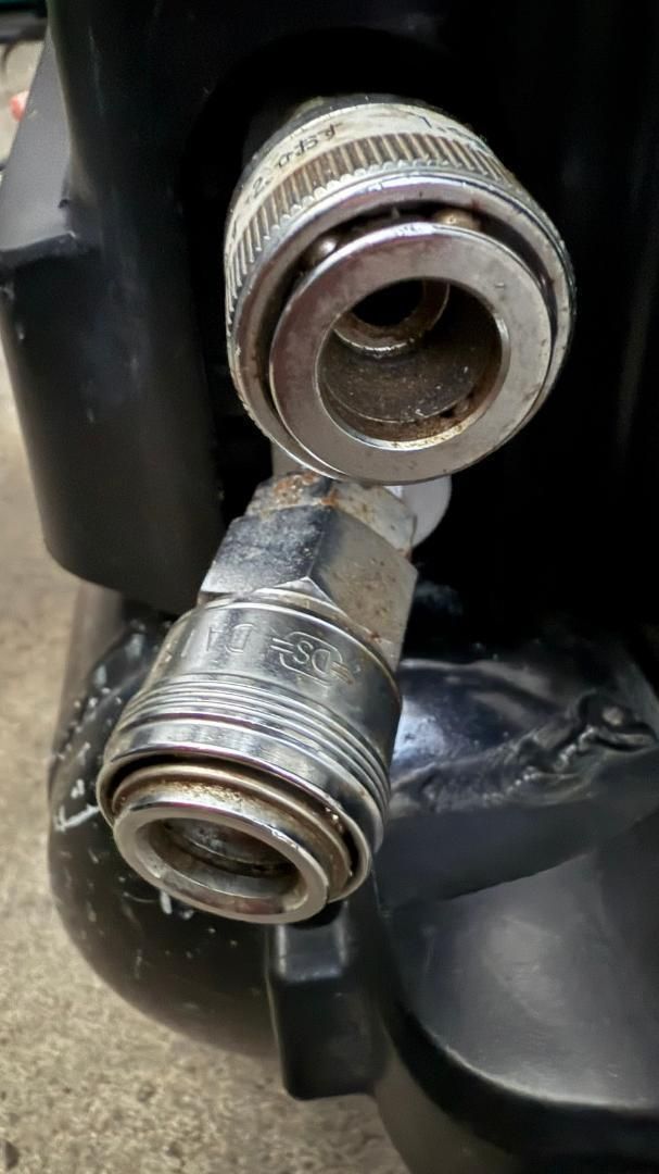 高圧エアコンプレッサー