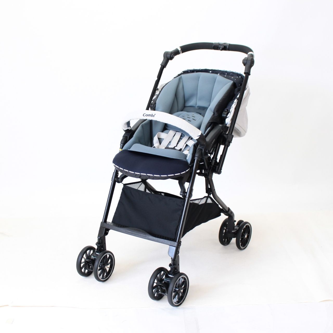 コンビ ベビーカー ホワイトレーベル スゴカルα 4キャス compact