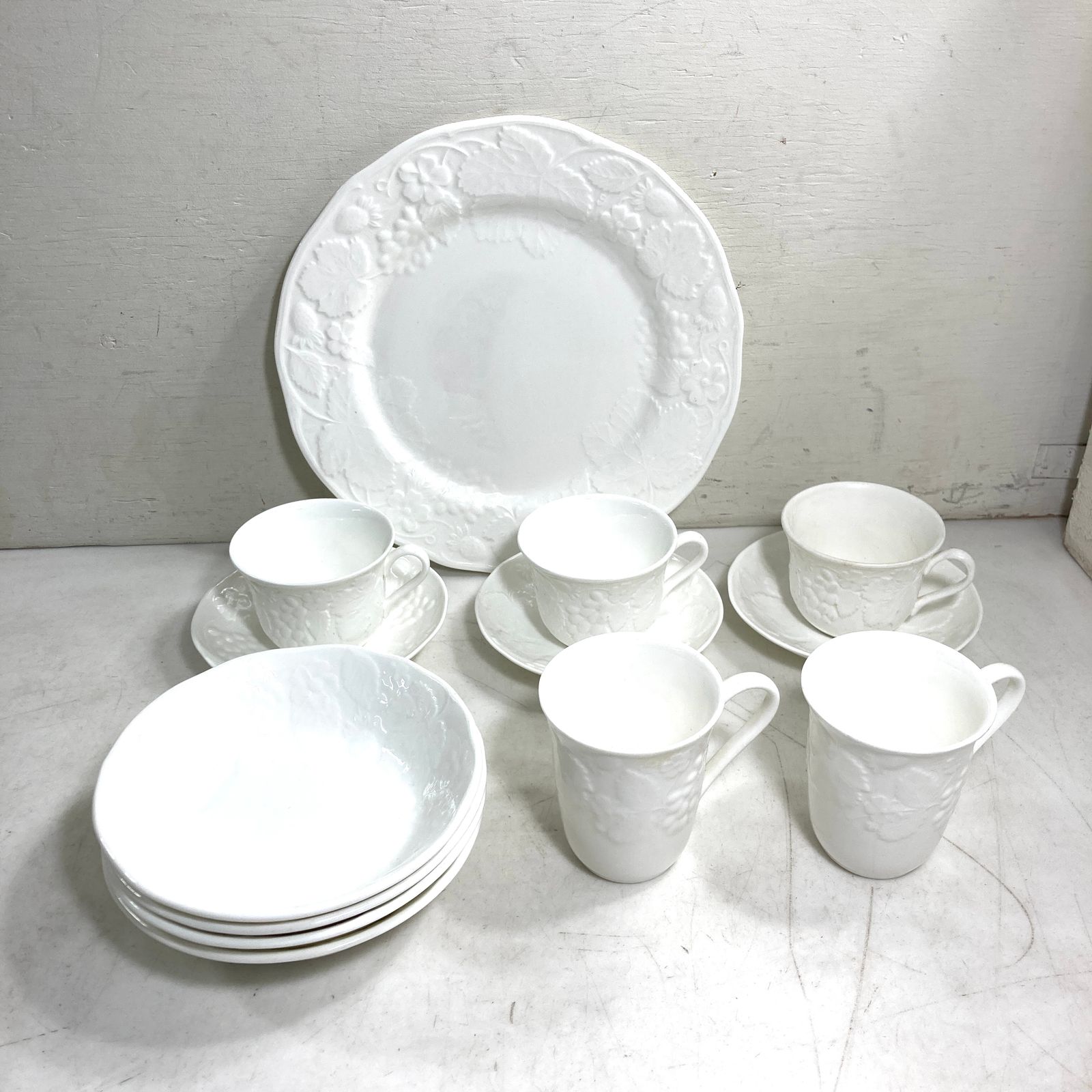 【決定済み】
YOKOHAMA ice GUARD6スタッドレスタイヤ　4本　 ホイール付き　165/65R15 ☆ ウエッジウッド STRAWBERRY AND VINE ストロベリーアンドバイン食器