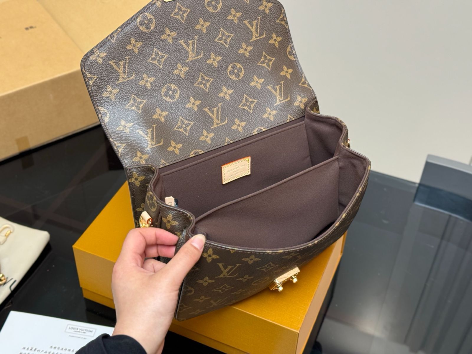 今日特価】LV Monogram Messenger Bag ルイ・ヴィトン