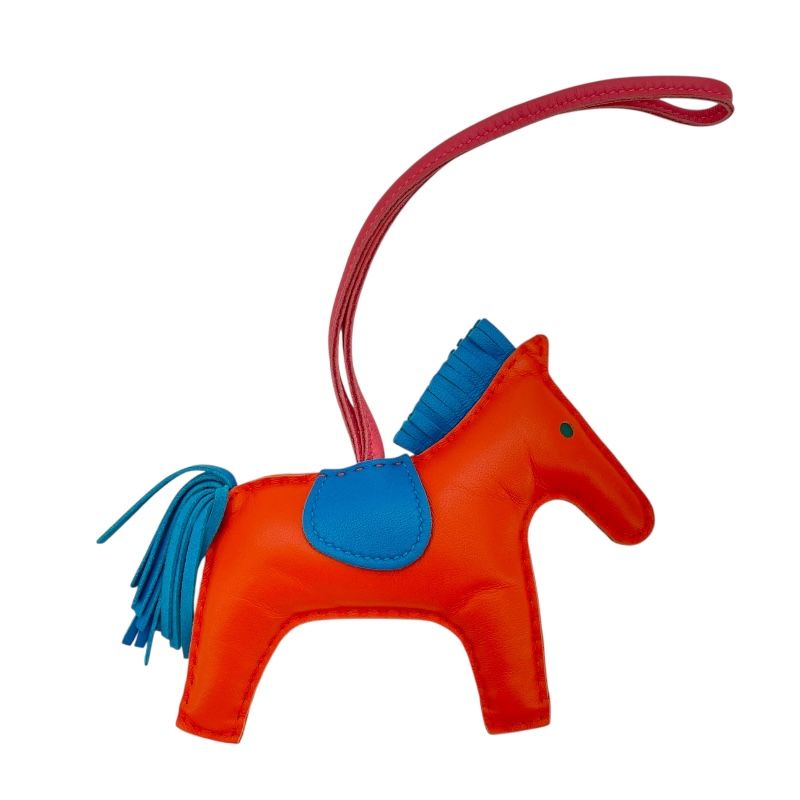 エルメスの大人気カラー「ローズサクラ」のロデオチャームが入荷いたし