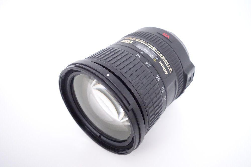 ☆極上美品☆ Nikon (ニコン) AF-S DX NIKKOR 18-200mm F3.5-5.6