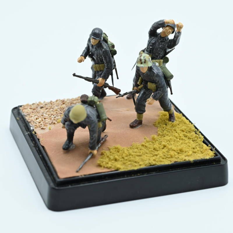ミリタリーミニチュアアーミープラモデル　セット　ジオラマ　年代物　全92個＋ Amazon.co.jp: ミニチュア 軍人セット 26個 戦場プラモデル 戦争