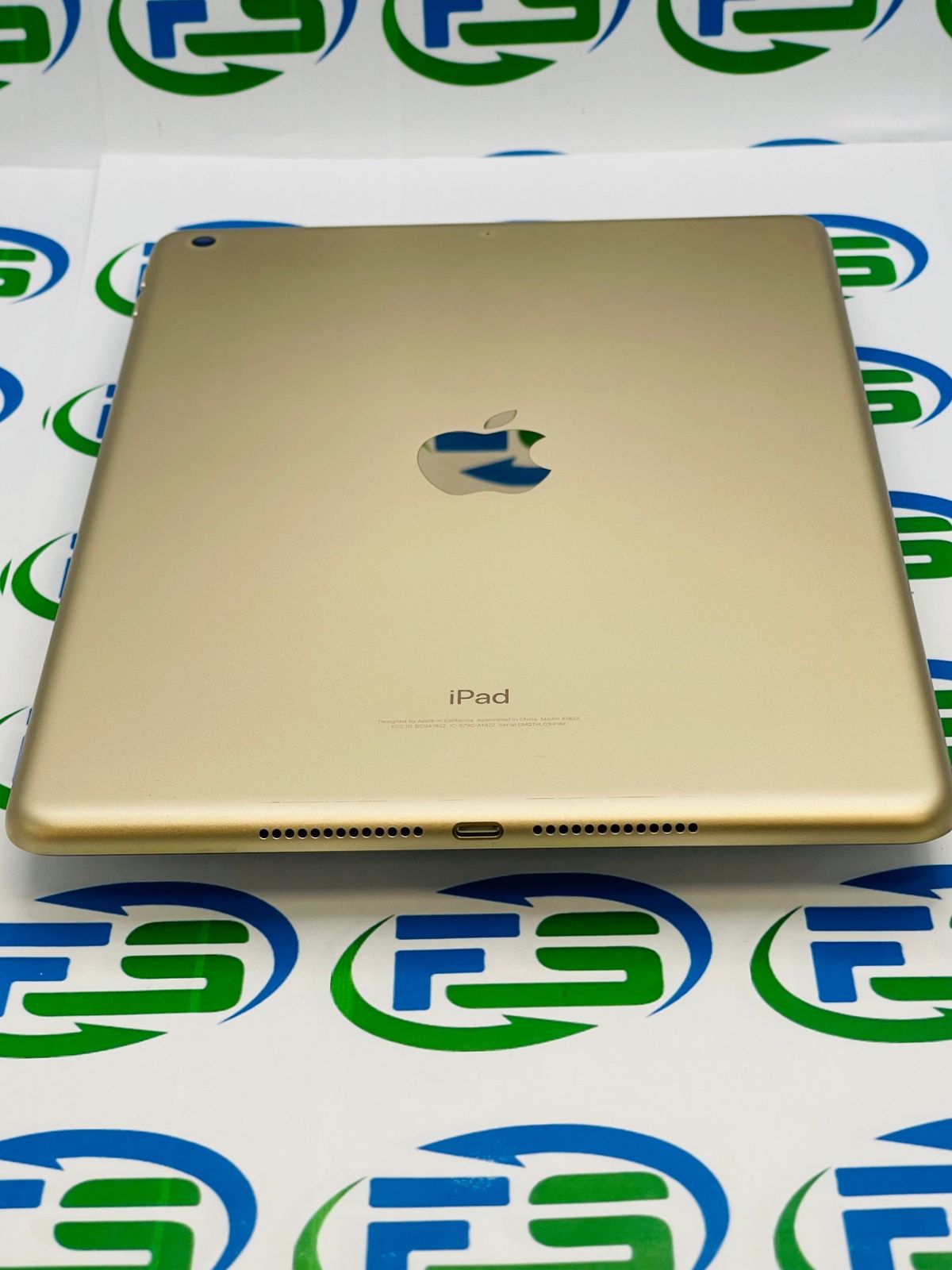 iPad 第5世代 Wi-Fi 32GB ゴールド MPGT2J/A A1822