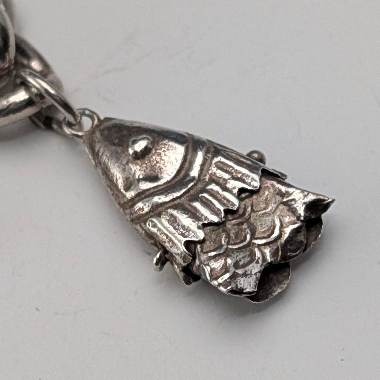 英国ヴィンテージ 純銀製 チャームブレスレット 48g 南京錠型留め金 1962年 英国ヴィンテージ 純銀製 チャームブレスレット 48g