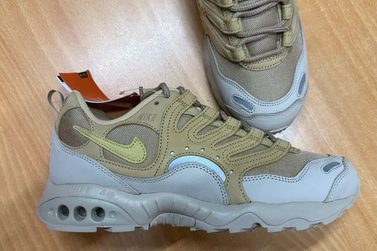 NIKE ナイキ エア テラ フマラ SP 270mm です
