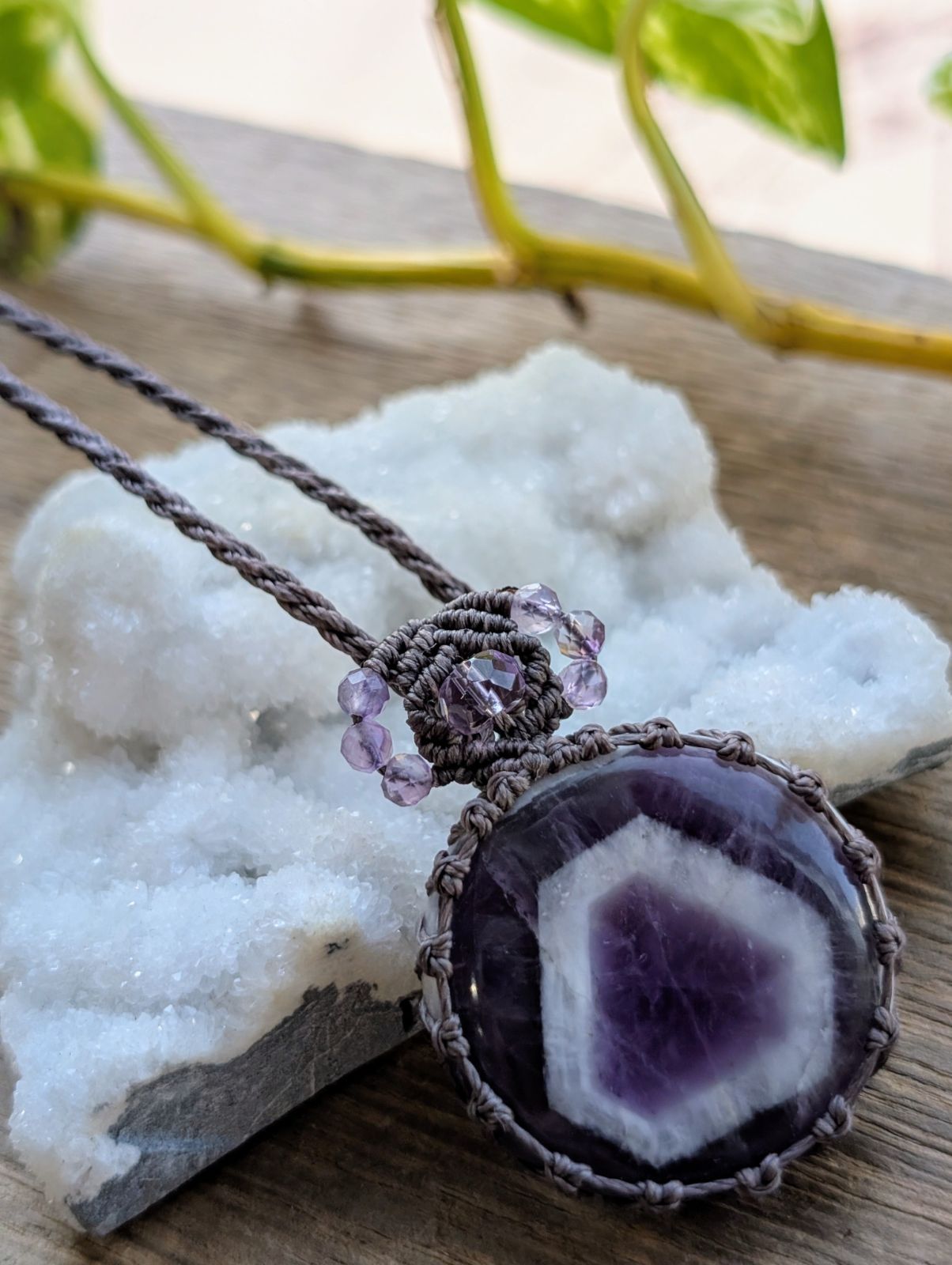 ☆アメジスト・シェブロン(ケープ)アメジスト☆マクラメ編みネックレス