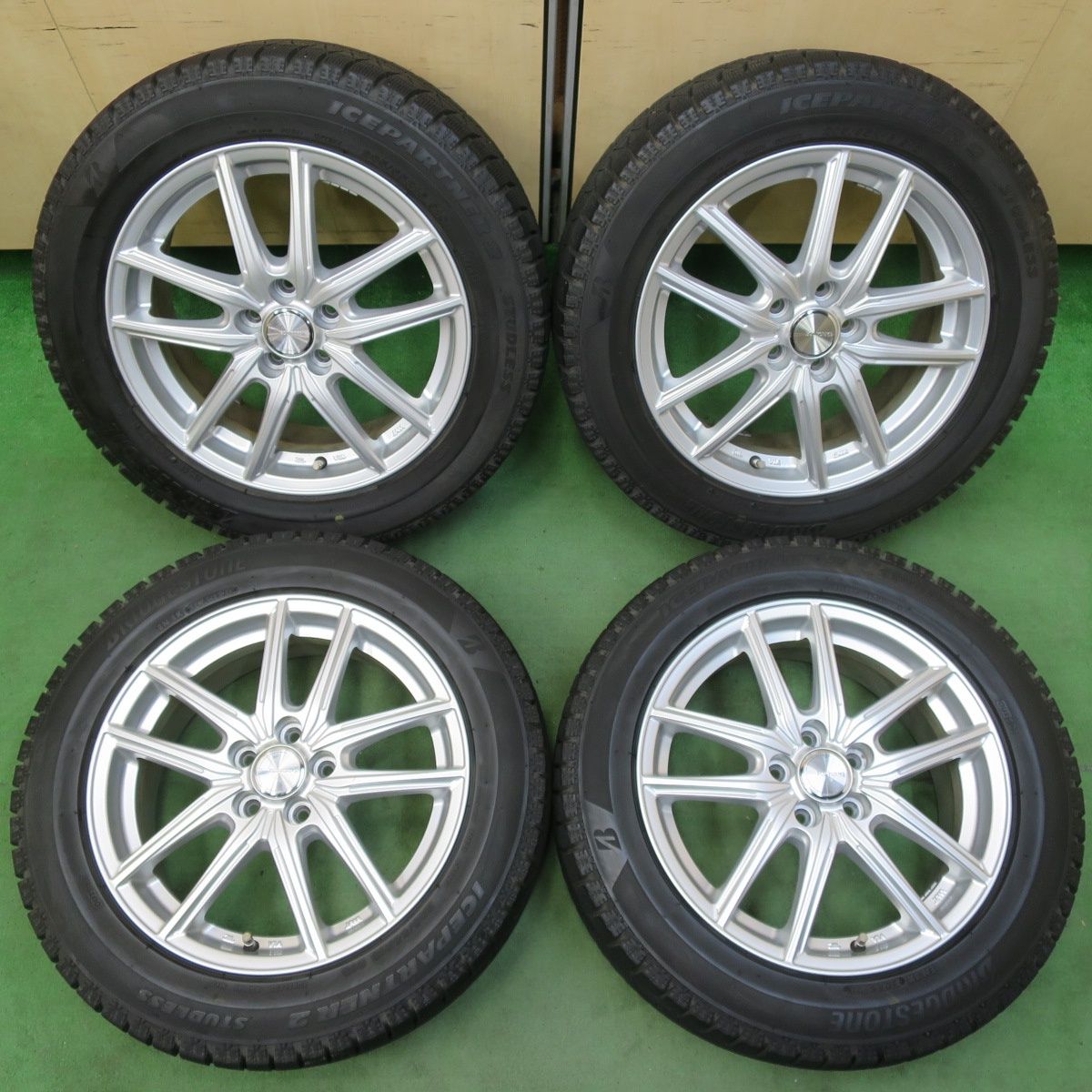 バリ溝 キレイ 8.5分 インプレッサ 等 205|55R16 スタッドレス ブリヂストン アイスパートナー2 ECO FORME エコフォルム 16インチ PCD100|5H 5042911イス