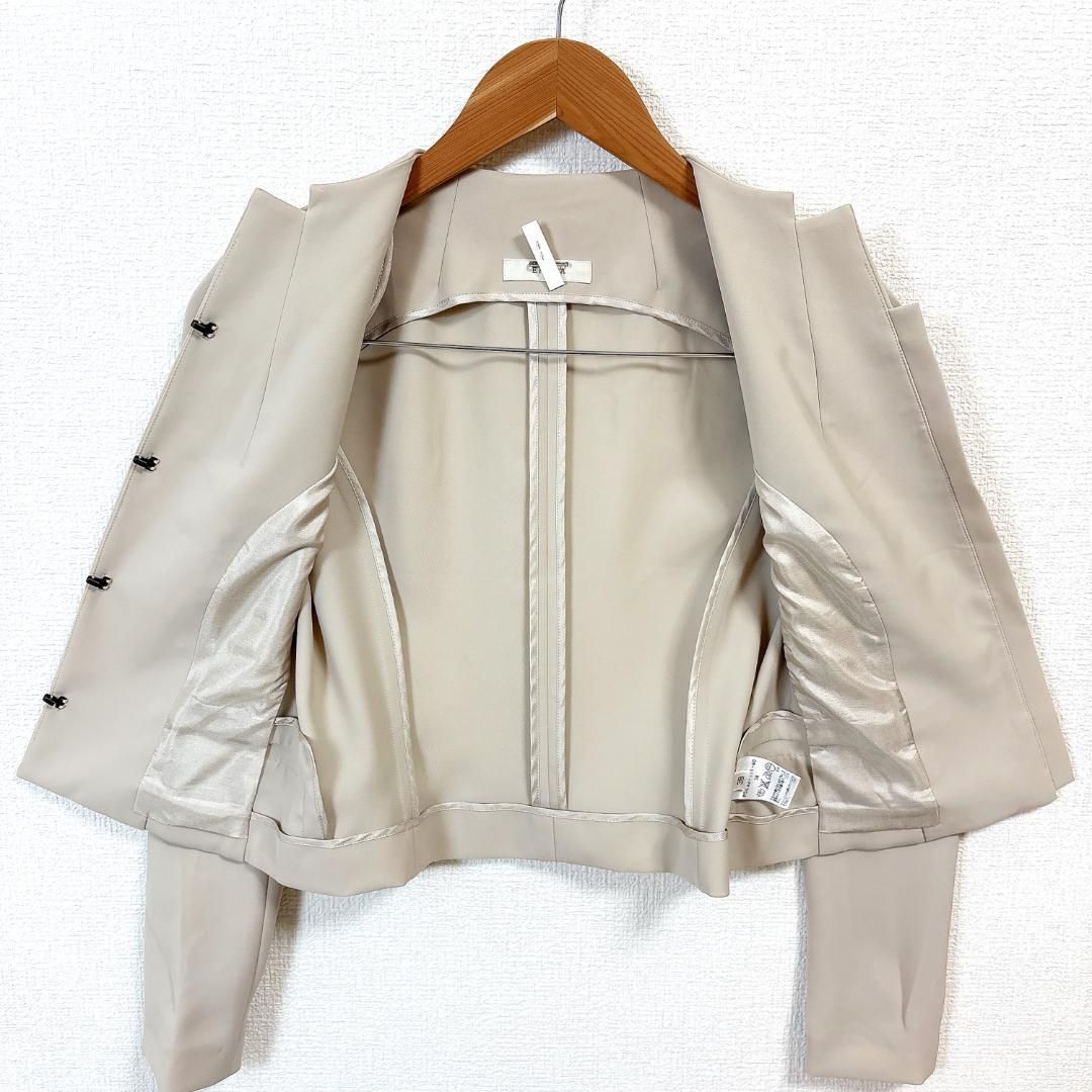 ライトベージュ