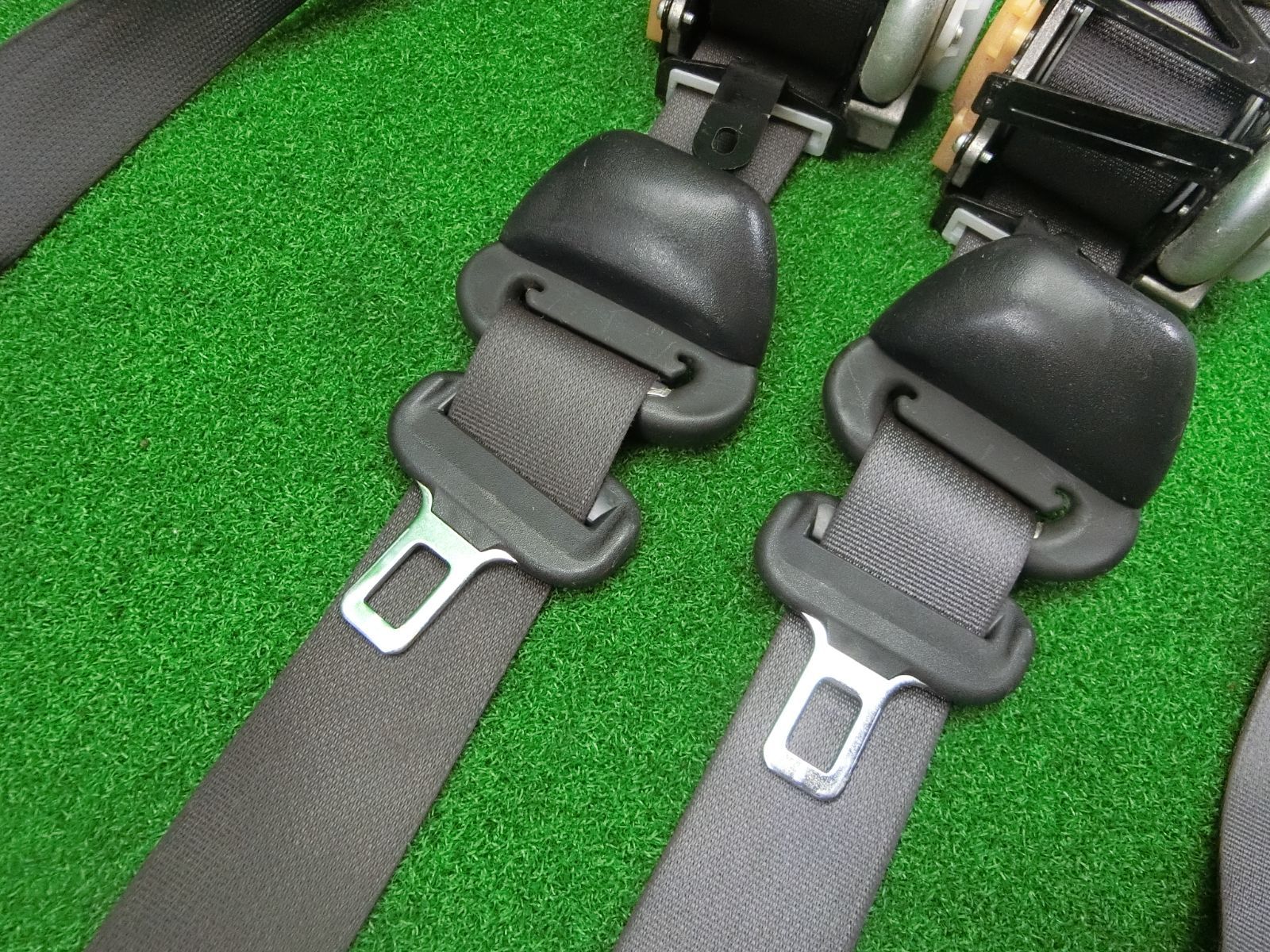 10072 エッセ L235S フロント シートベルト 左右セット TK-AF2-L292-P